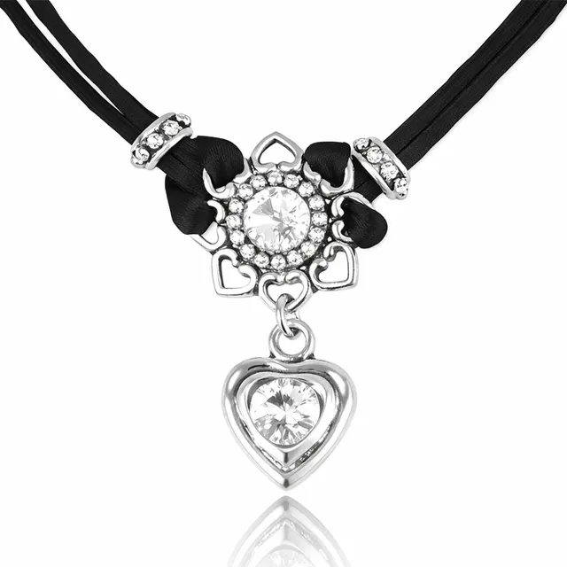 trachtenland-luisia-halskette-chiara-herzbl-te-mit-swarovski-kristallen-schwarz image 1