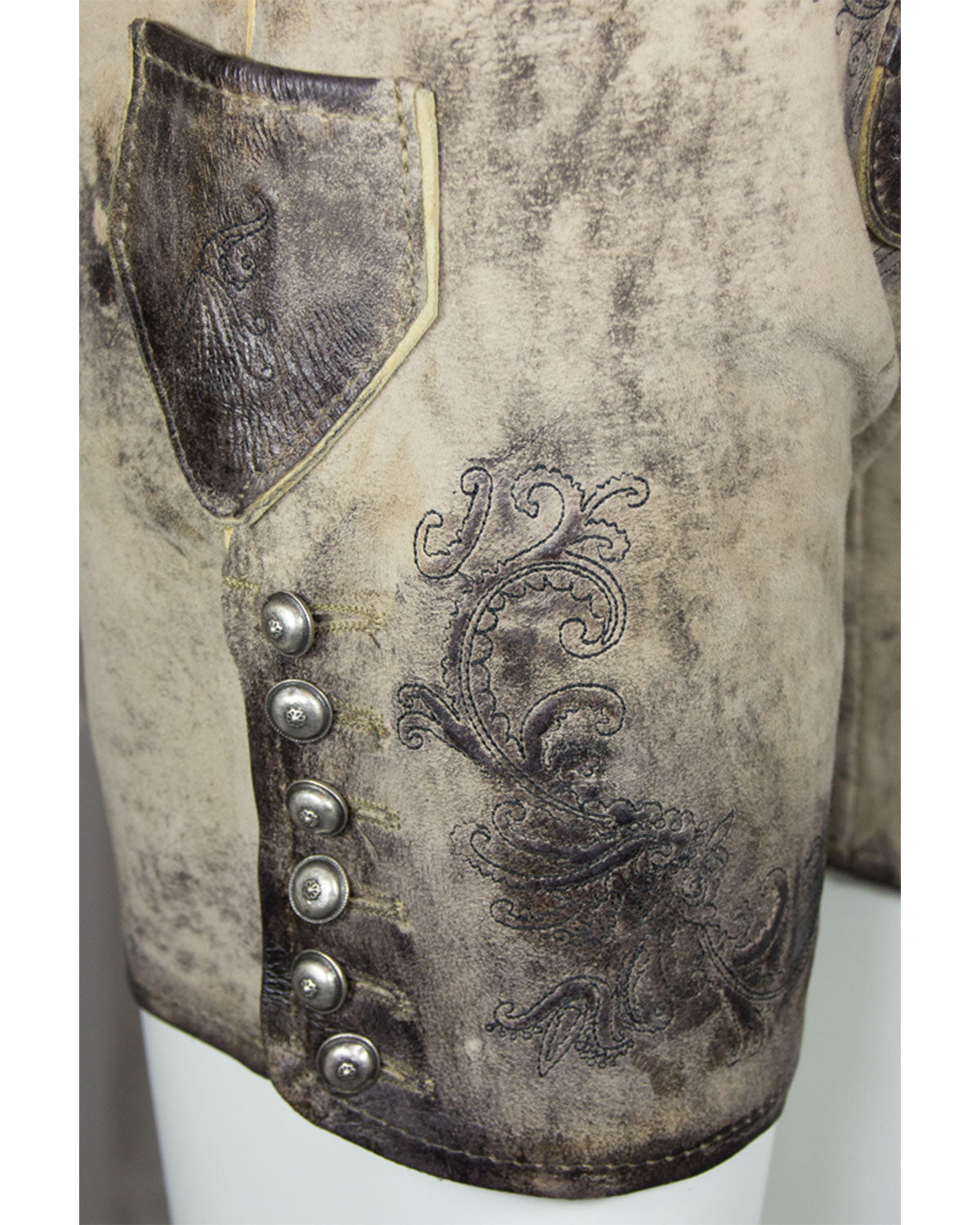 maddox-kurze-damen-lederhose-griessee-ziller-metis image 6