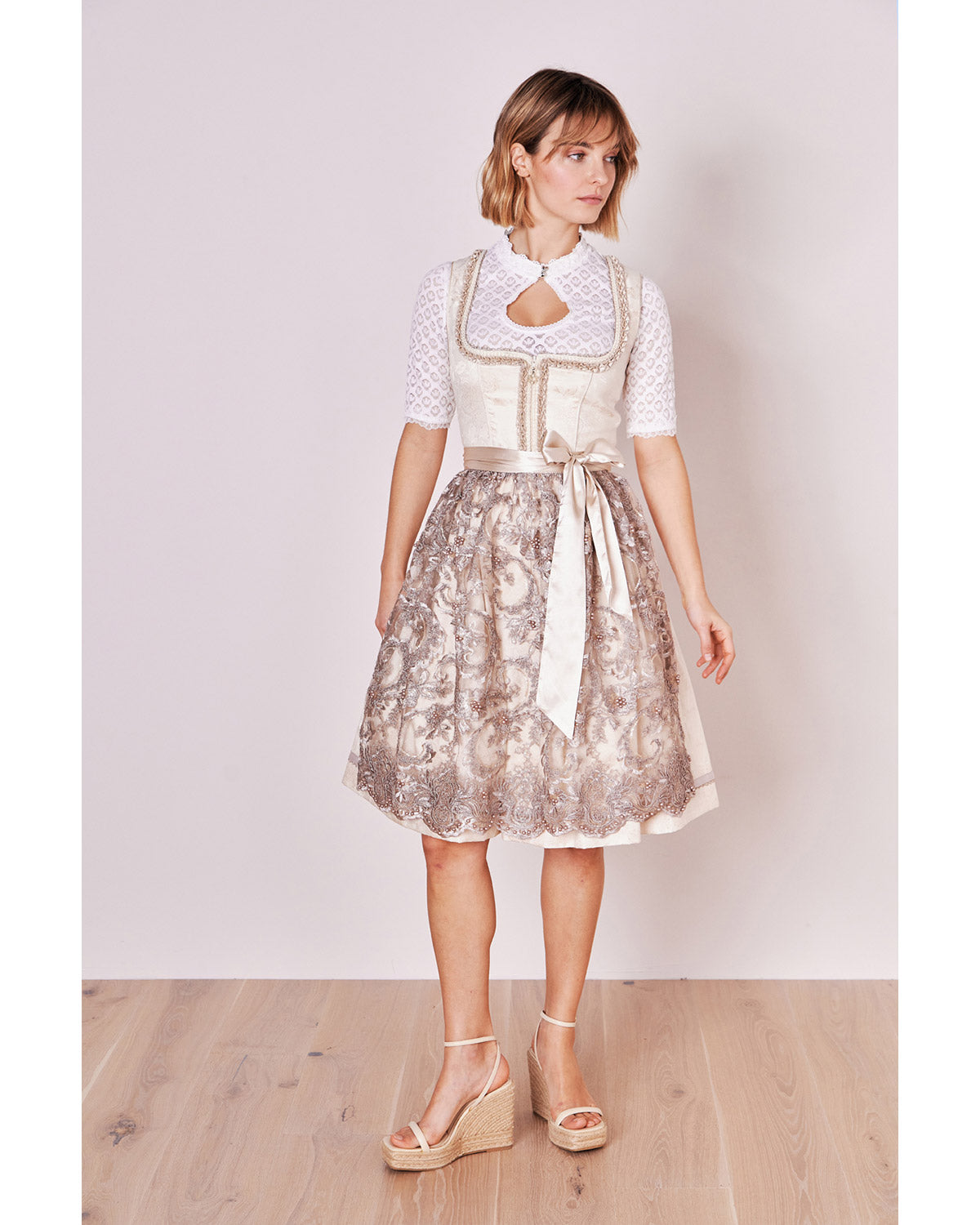 trachtenland-kr-ger-madl-dirndl-fia-416966-mit-spitzensch-rze-natur-60cm image 6