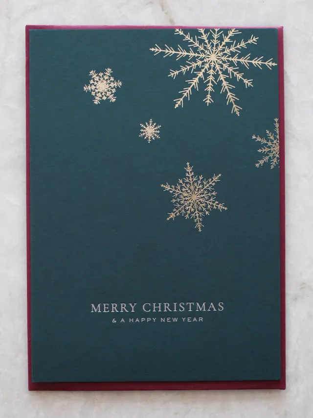 heimatgl-ck-weihnachtskarte-schneeflocken-postkarte-dunkelgr-n-goldfolie image 1