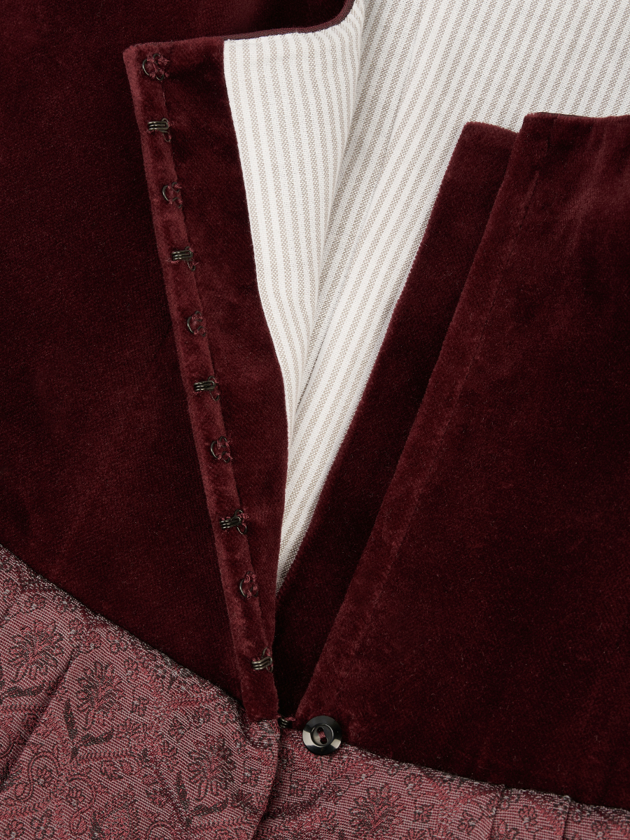 heimatgl-ck-dirndl-tilda-bordeaux-samtmieder-mit-blumenrock image 3