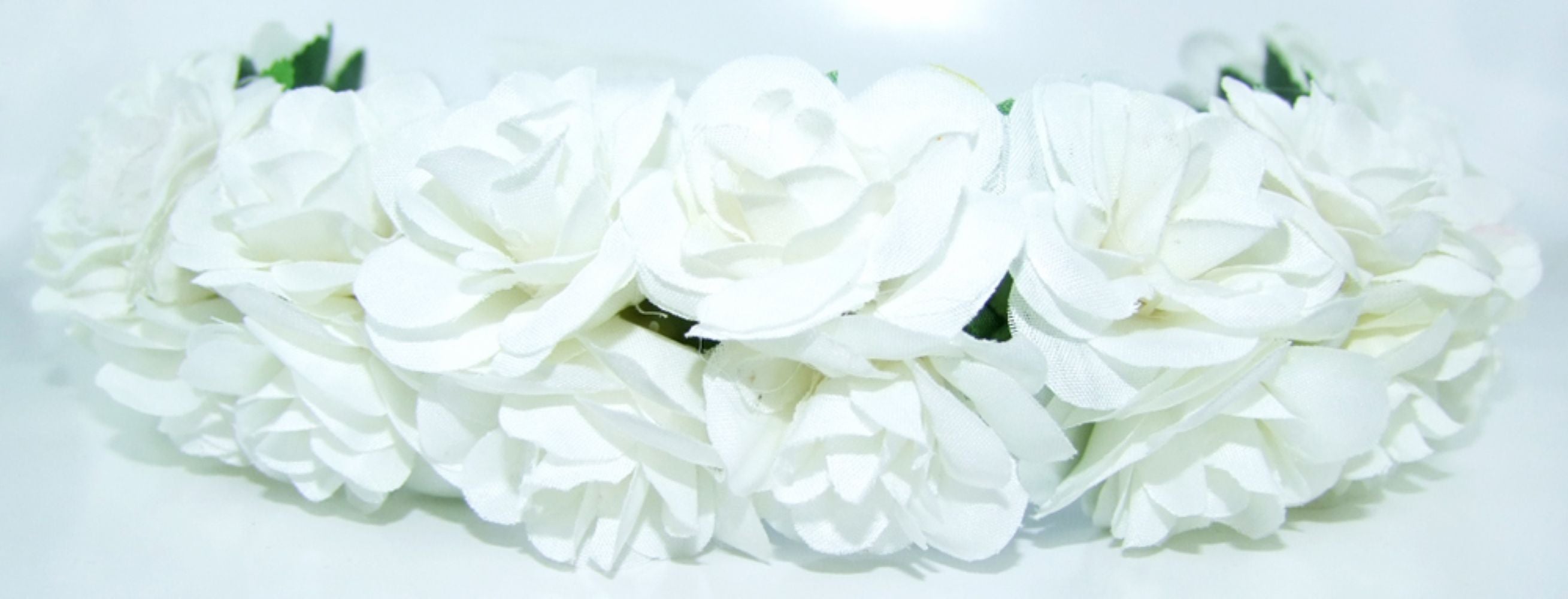 trachtenland-blumenkranz-zum-binden-mit-rosen-wei-haarschmuck image 3