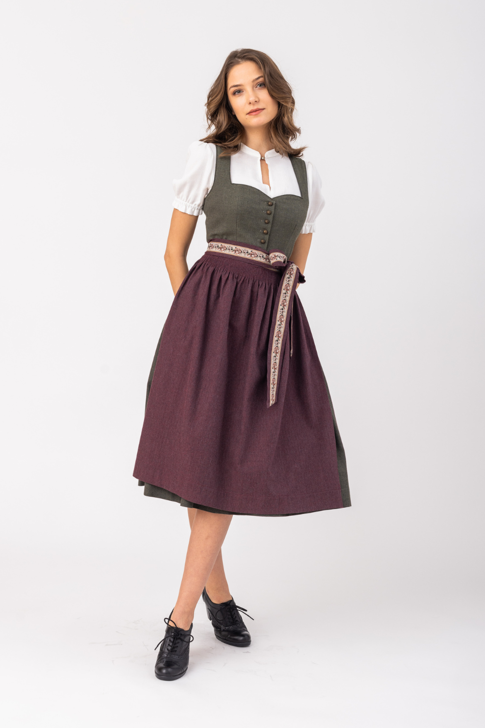 felicitas-dirndl-dasha-olive-herzausschnitt-flanell image 1