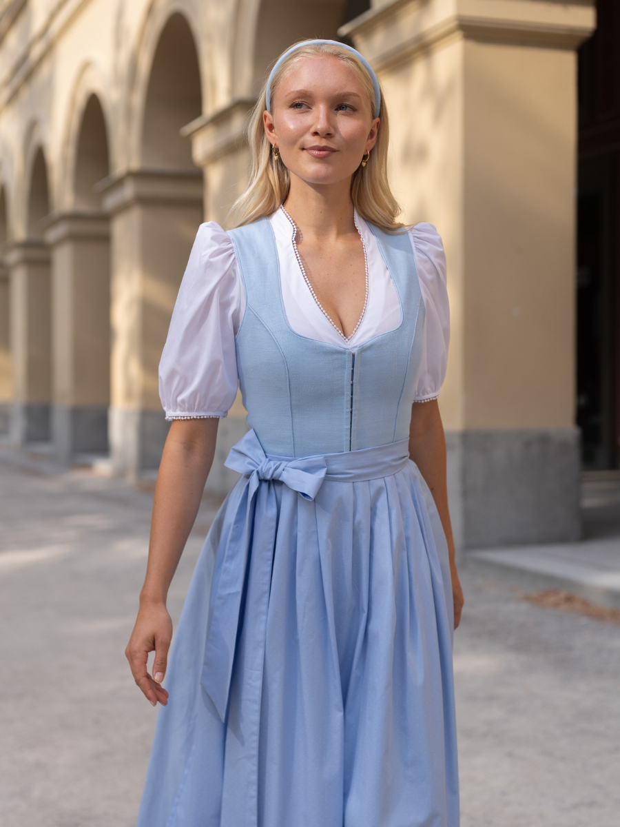 heimatgl-ck-dirndl-ella-hellblau-leinendirndl-mit-herzausschnitt image 2