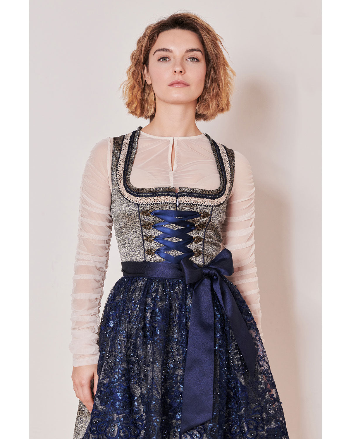 kr-ger-madl-dirndl-isi-mit-spitzensch-rze-60-cm-blau image 5