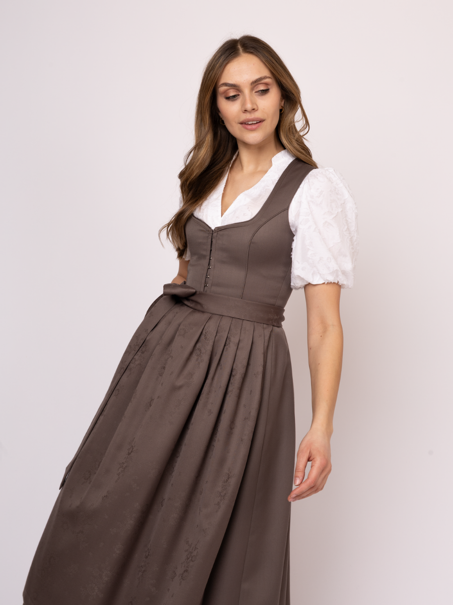 heimatgl-ck-dirndl-sophia-taupe-jacquarddirndl-herzausschnitt image 6