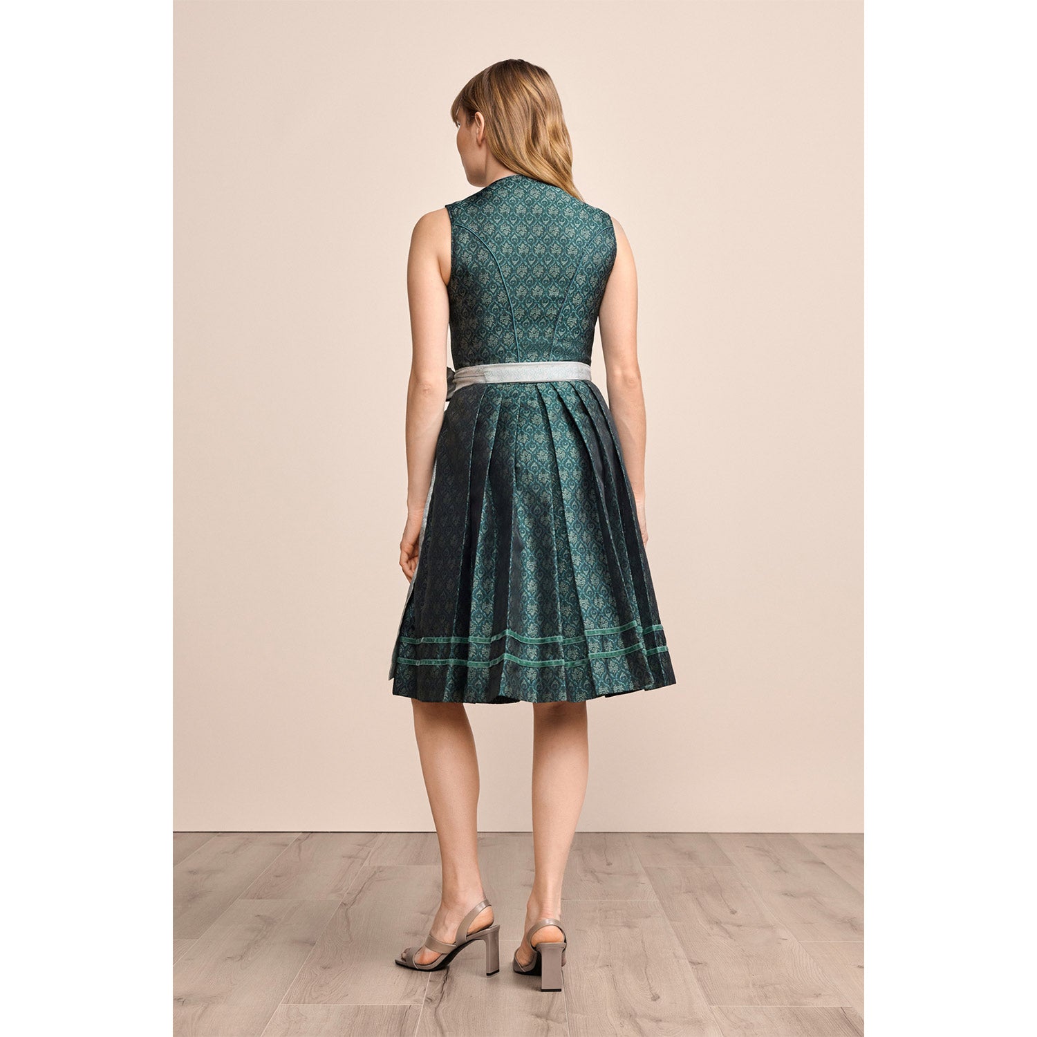 kr-ger-madl-dirndl-inja-413569-60cm-dunkelgr-n image 2