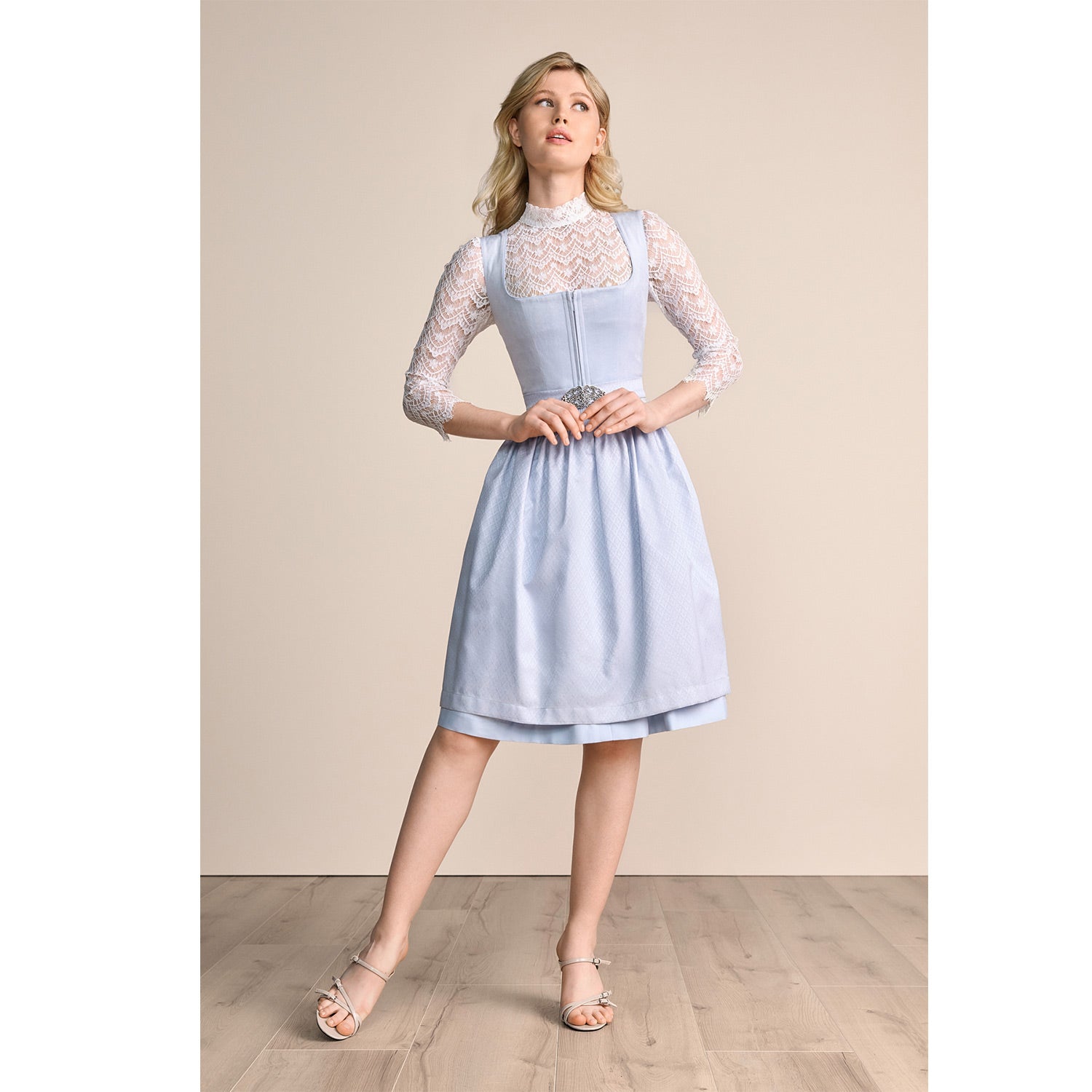 kr-ger-madl-alisha-415468-dirndl-60cm-hellblau-mit-samt-mieder image 8