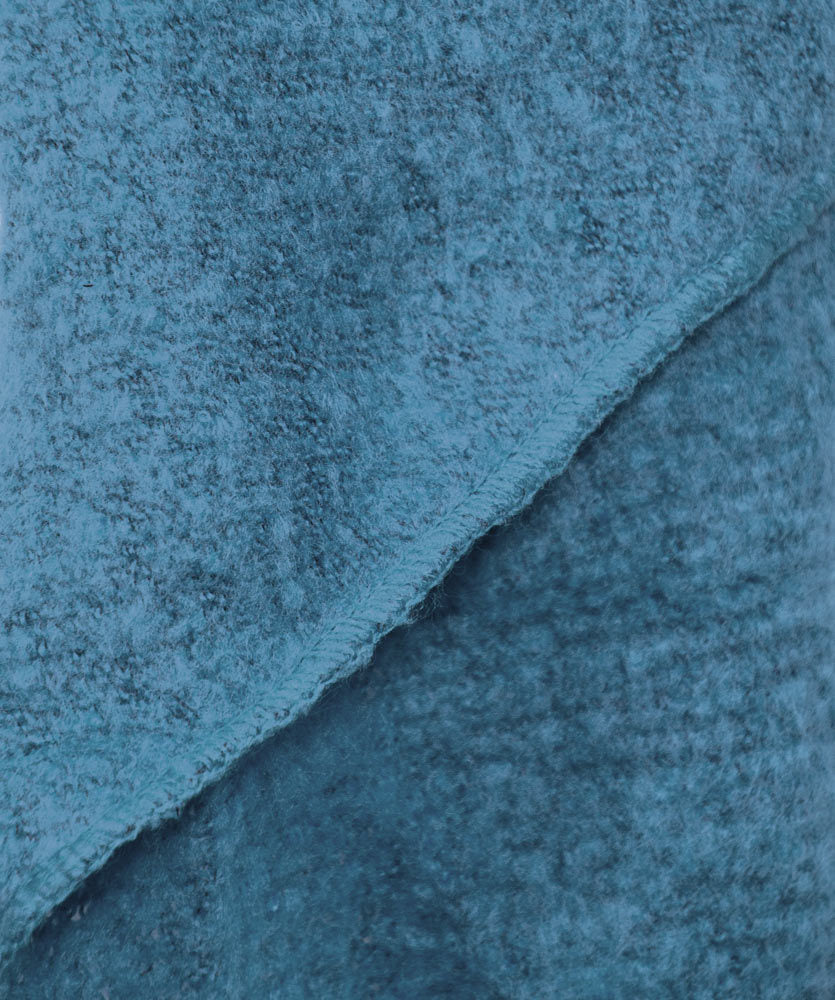 trachtenland-kuscheliger-winter-schal-eliana-250x63cm-jeansblau-viskose-wolle image 3