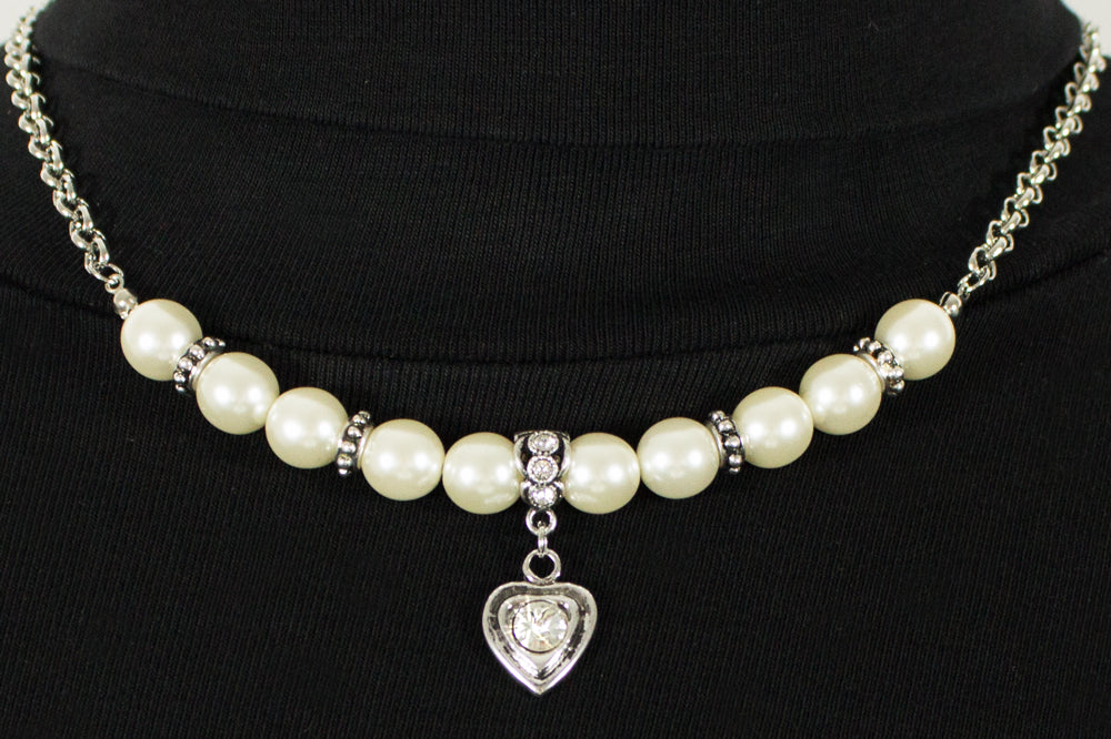 luisia-halbperlenkette-juliana-mit-herzanh-nger-cremewei-silber image 4