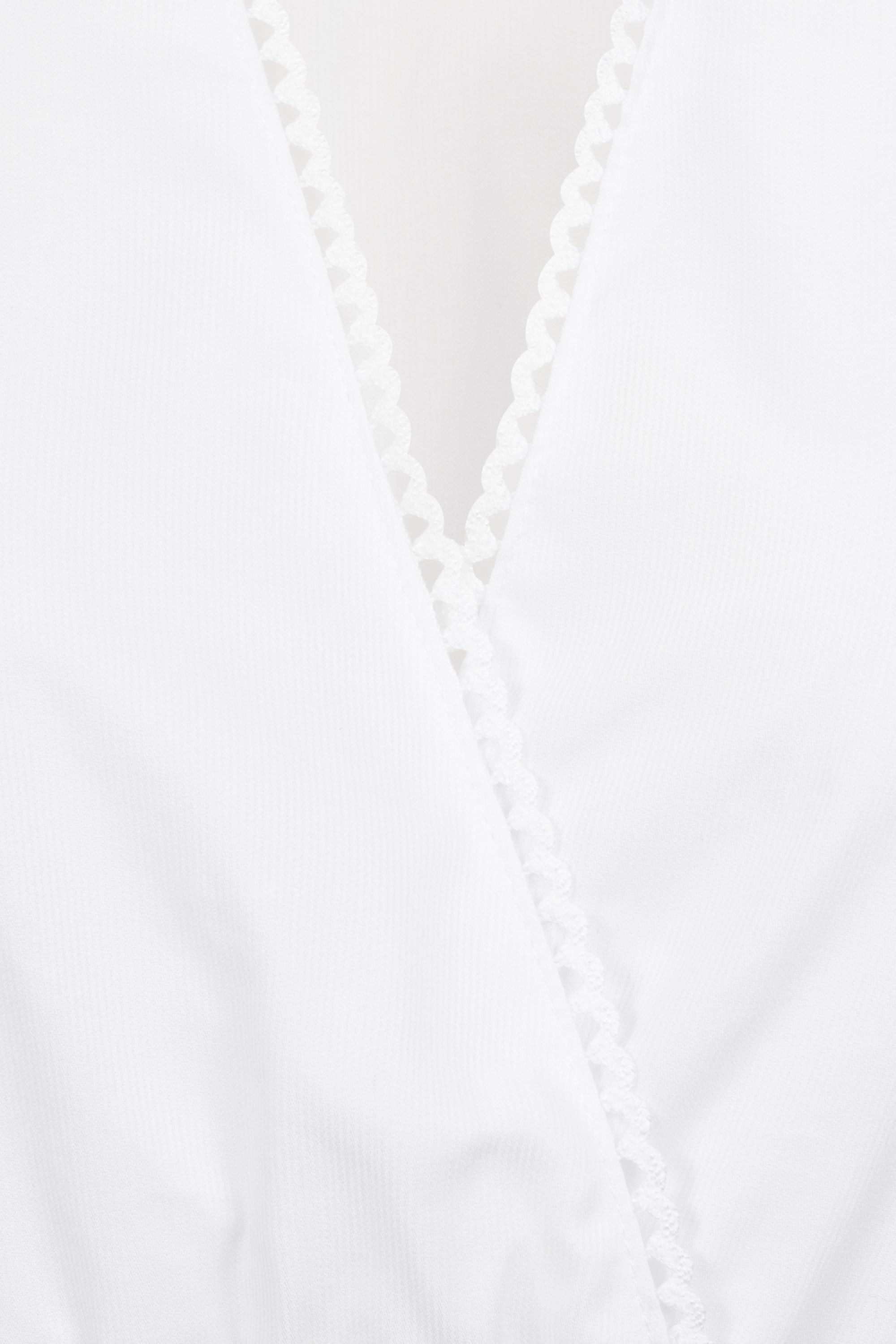 felicitas-damen-dirndlbluse-gila-kurzarm-wei-mit-spitze image 3