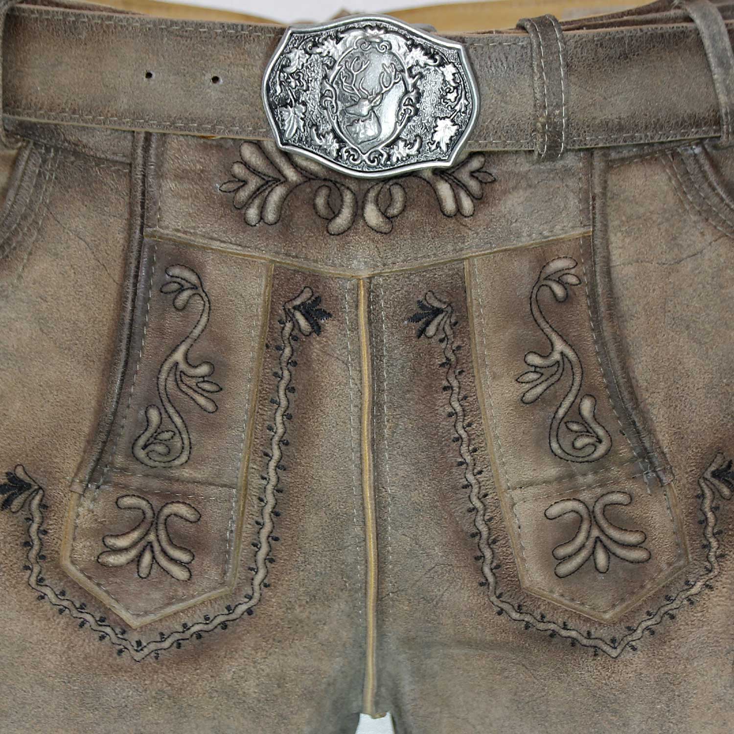 trachtenland-maddox-herren-lederhose-zugersee-kurz-antik-r-sahara image 7