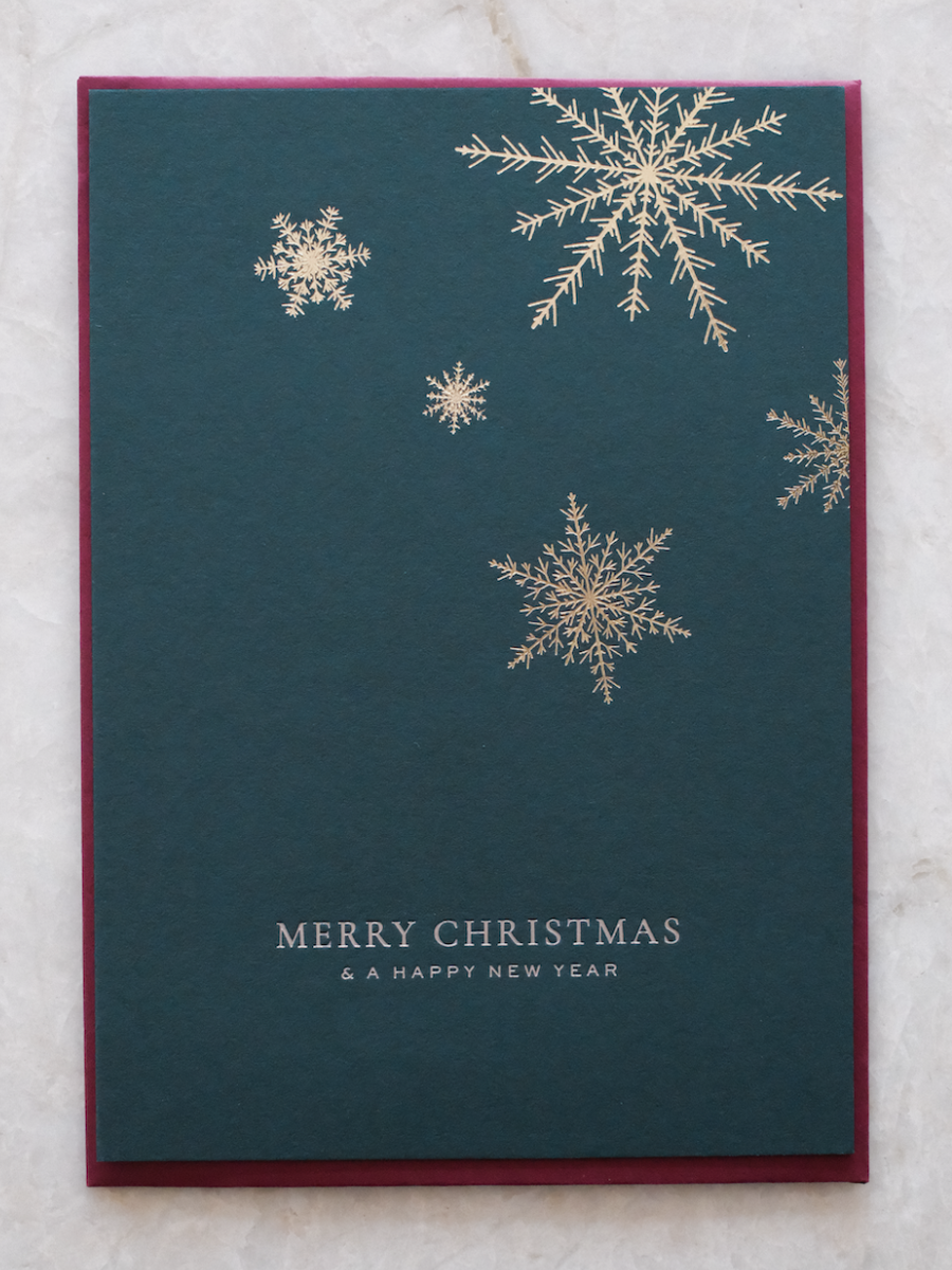 heimatgl-ck-weihnachtskarte-schneeflocken-postkarte-dunkelgr-n-goldfolie image 1