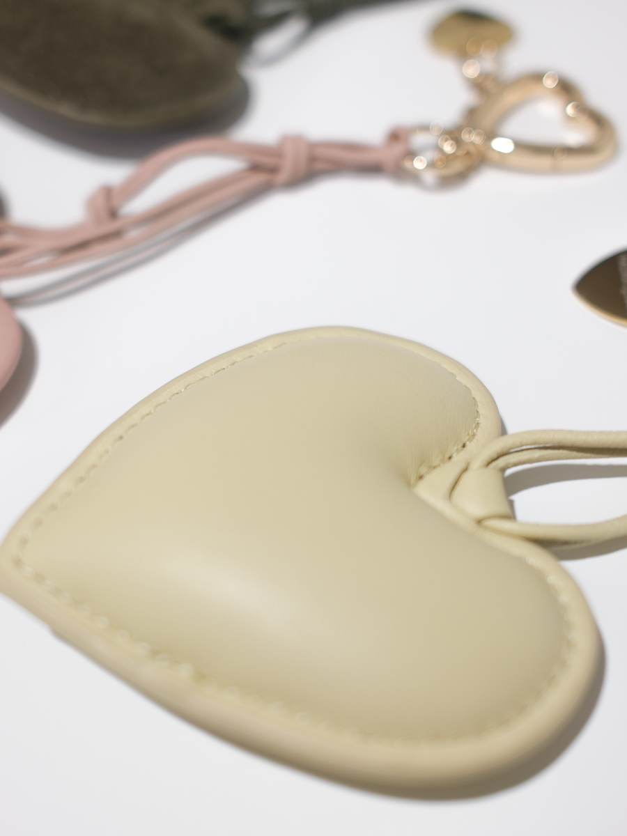 heimatgl-ck-lucy-heart-charm-amore-rosa-glattleder image 3