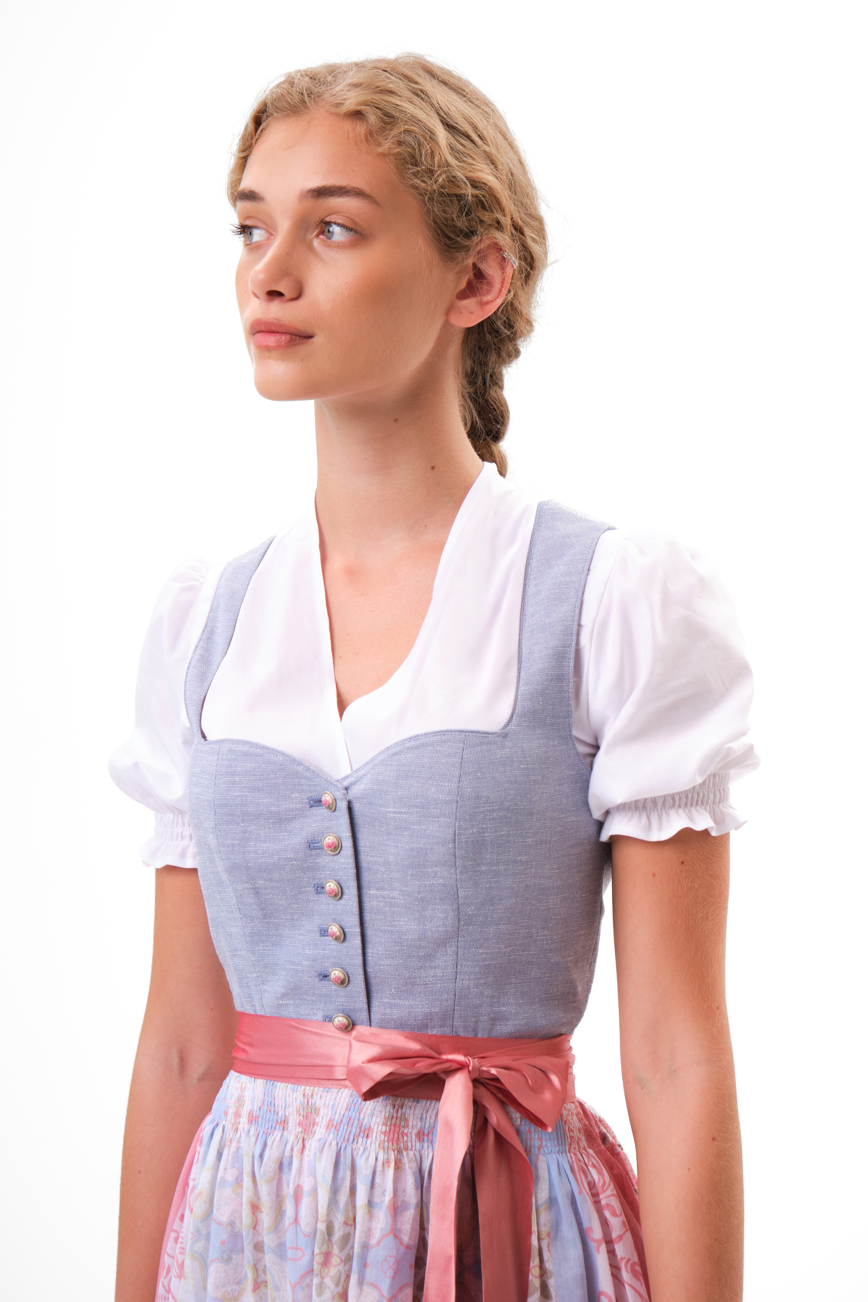 felicitas-dasha-damen-dirndl-himmelblau-rosa-mit-herzausschnitt image 4