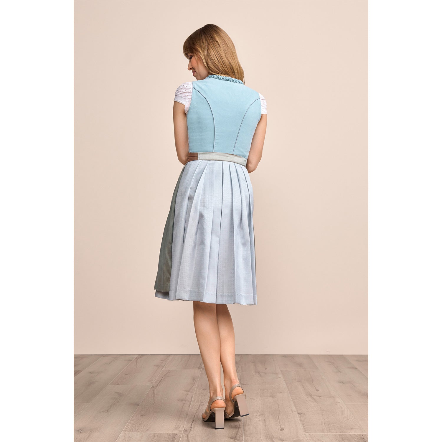 kr-ger-madl-dirndl-emmeline-415769-60cm-hellblau image 2