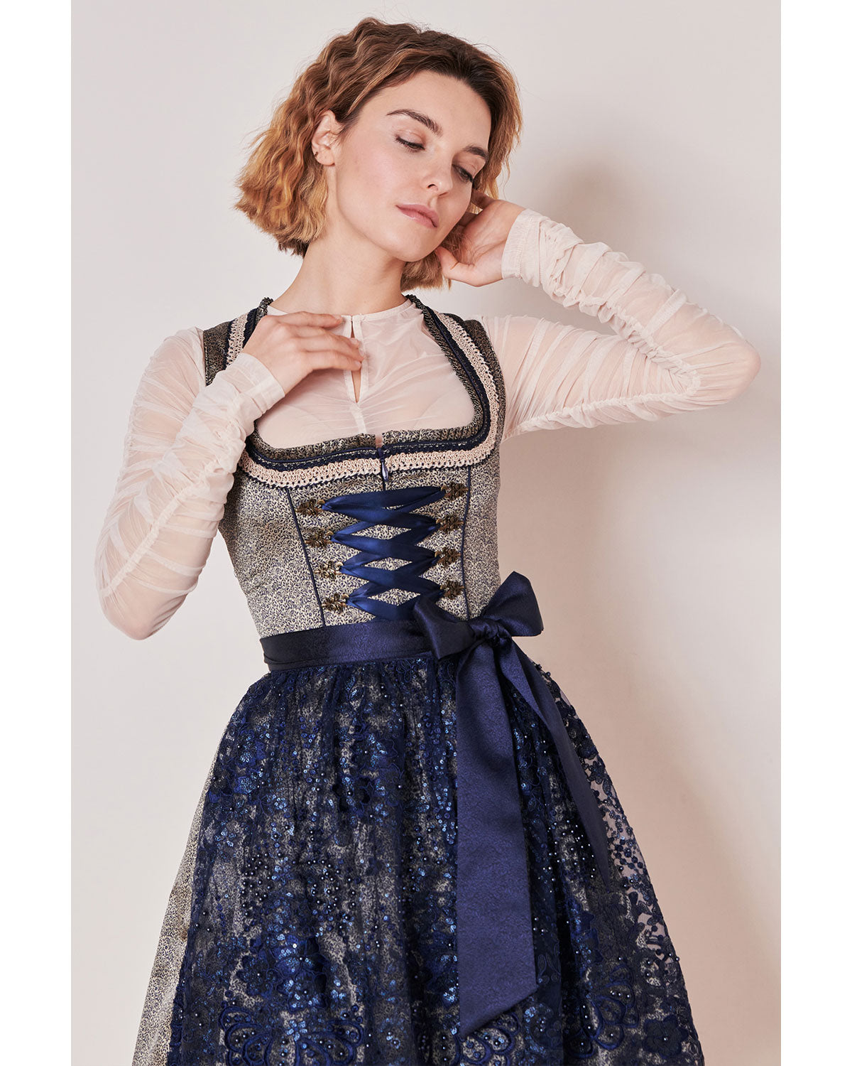 kr-ger-madl-dirndl-isi-mit-spitzensch-rze-60-cm-blau image 6