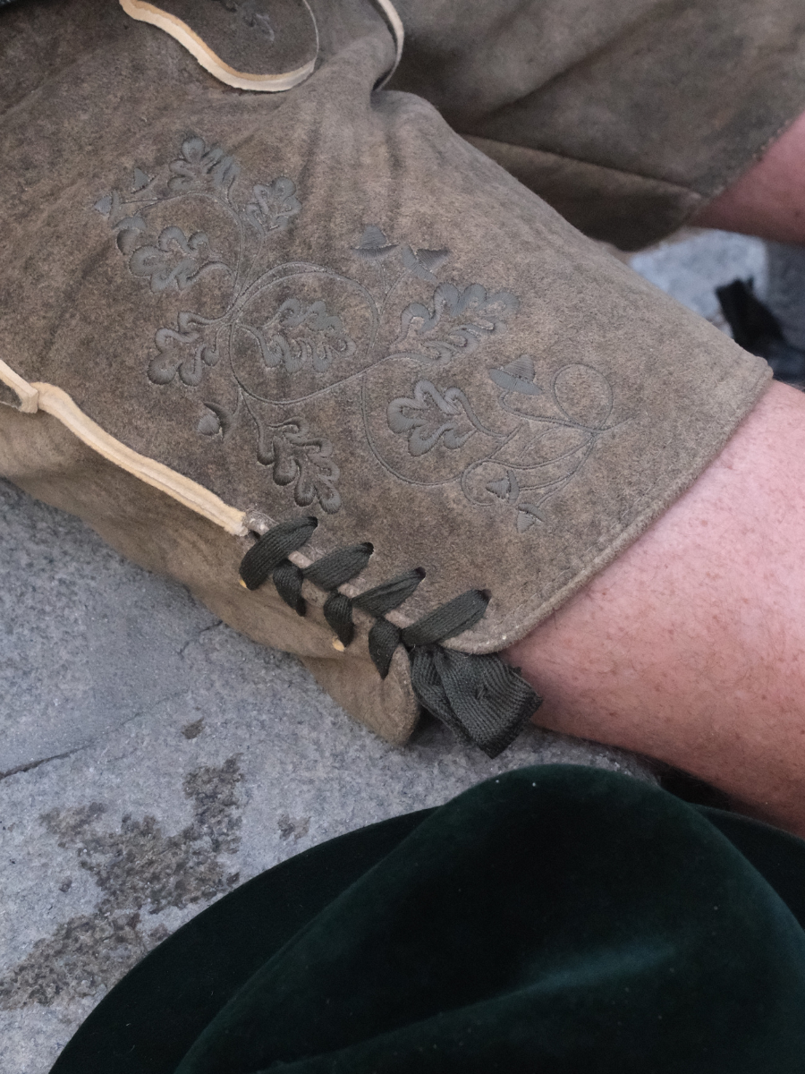 heimatgl-ck-lederhose-herzogstand-hirsch-olive image 1