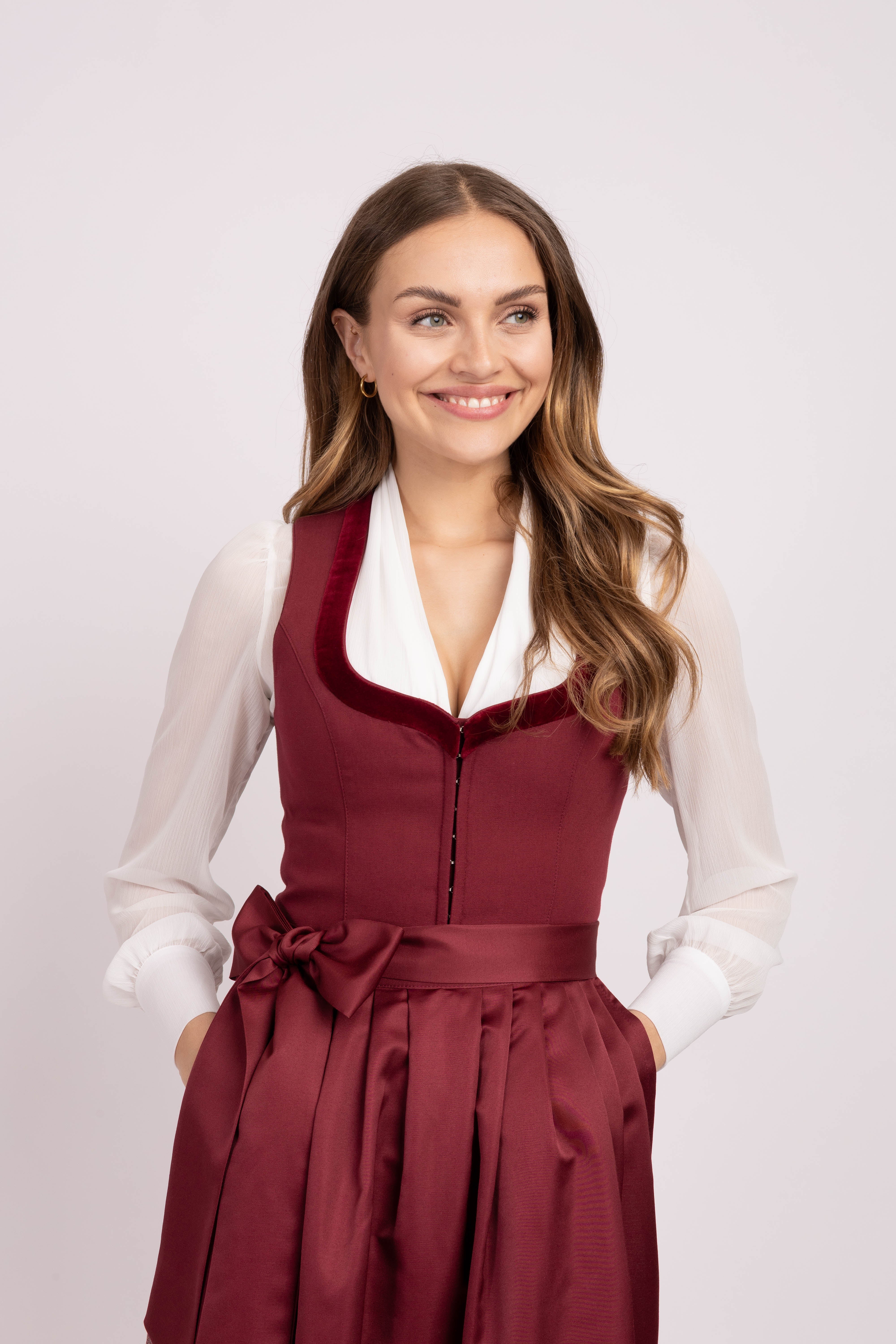 heimatgl-ck-dirndl-giulia-gucci-red-mit-samtblende image 4