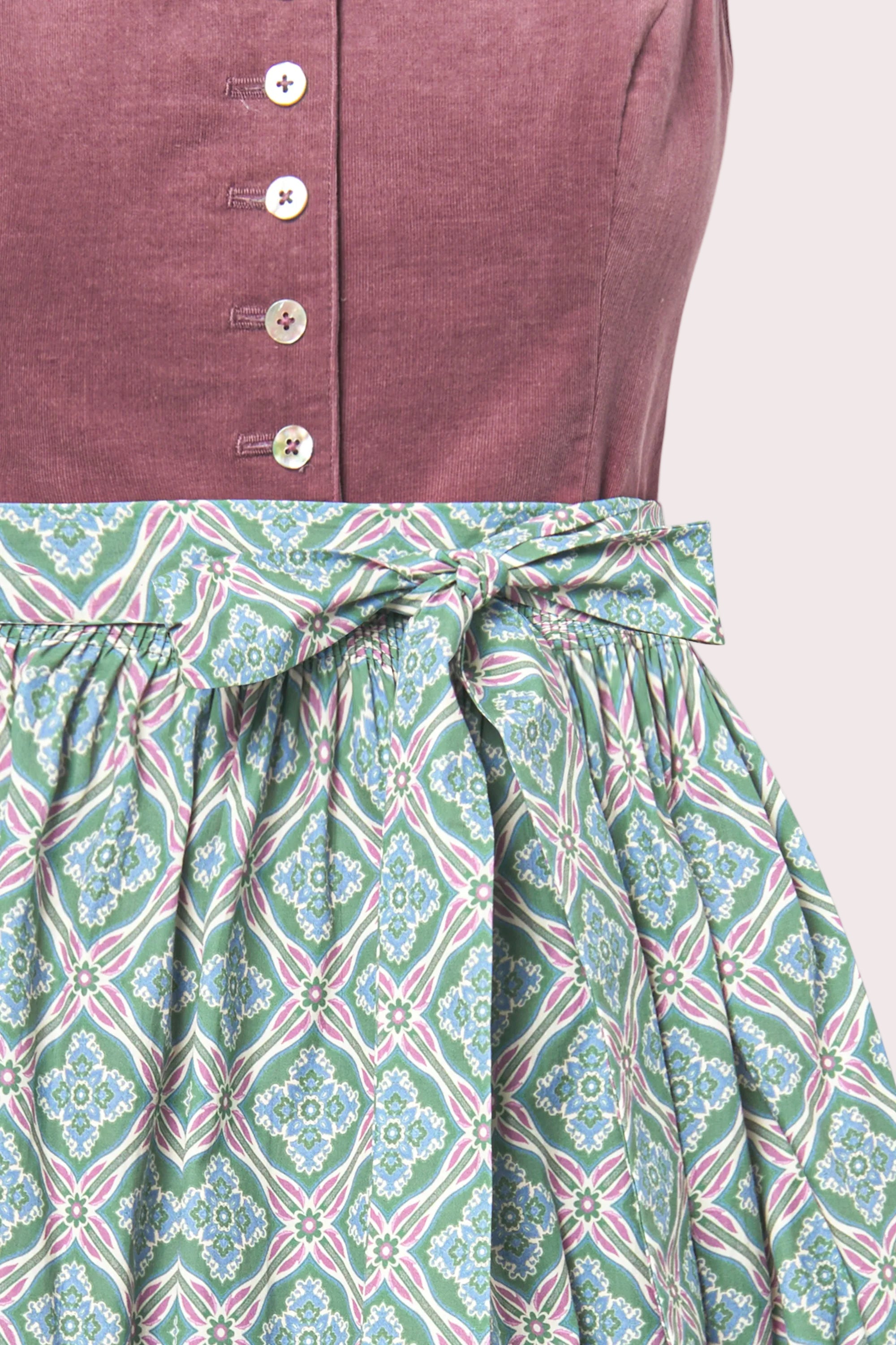 felicitas-damen-dirndl-dorle-hochgeschlossen-mit-sch-rze-sally image 3