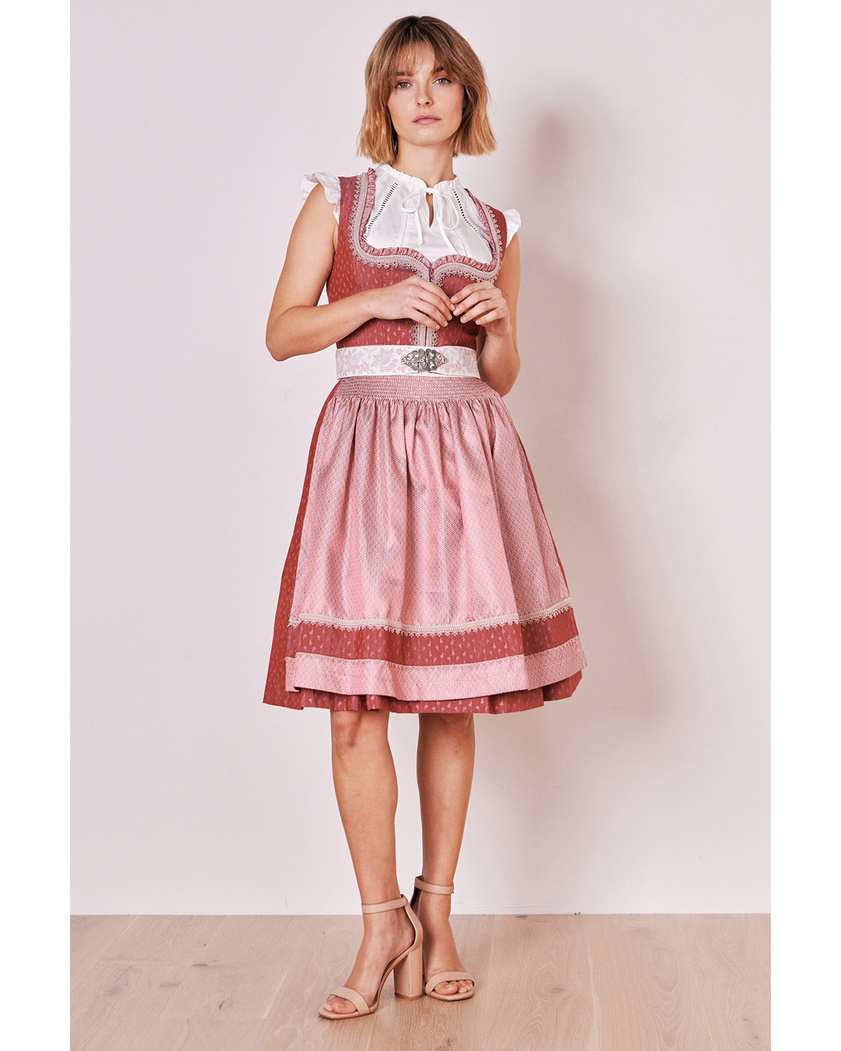 kr-ger-madl-dirndl-roxanne-417567-rose-60cm-herzausschnitt image 8