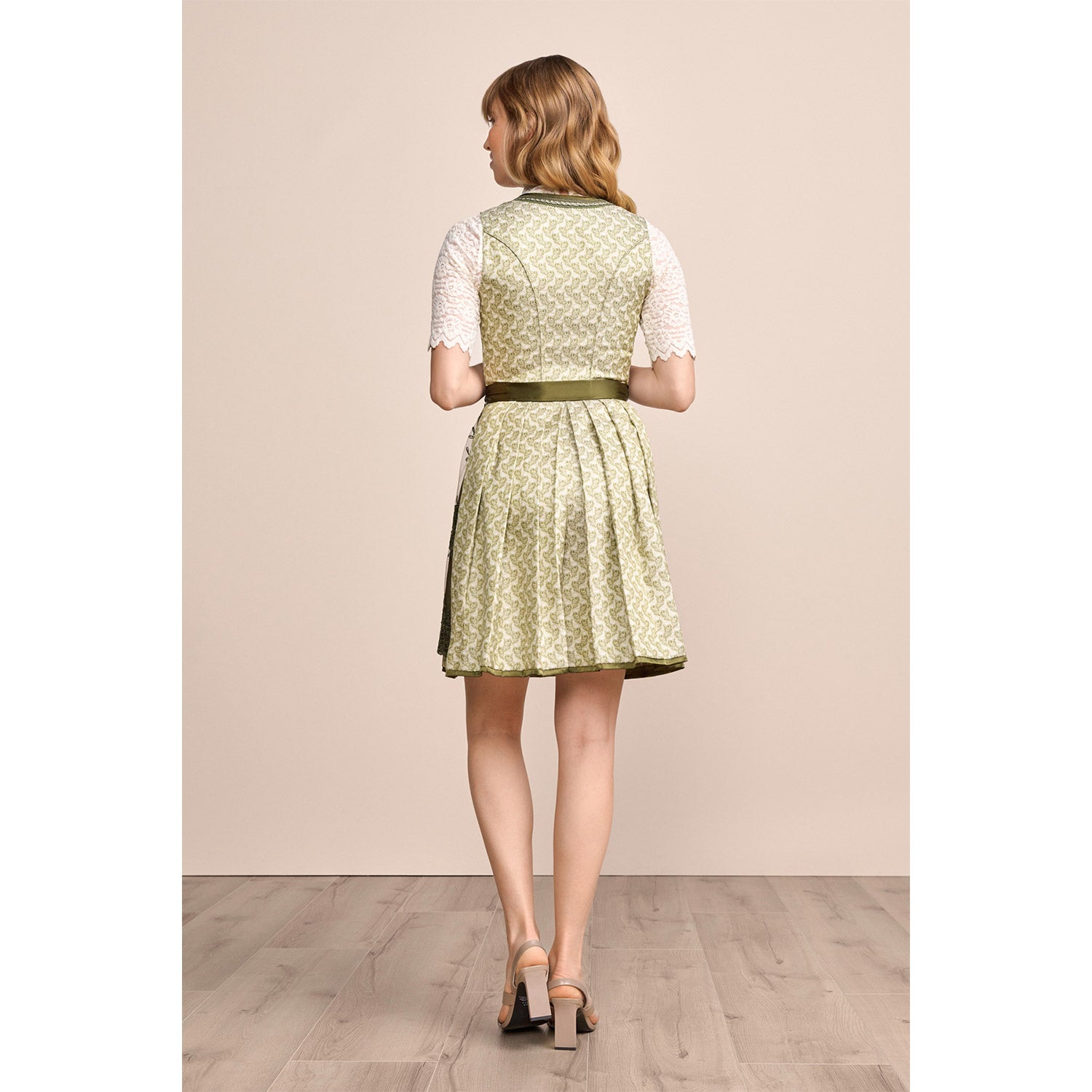 trachtenland-kr-ger-madl-dirndl-brynlee-416869-hellgr-n-50cm image 2