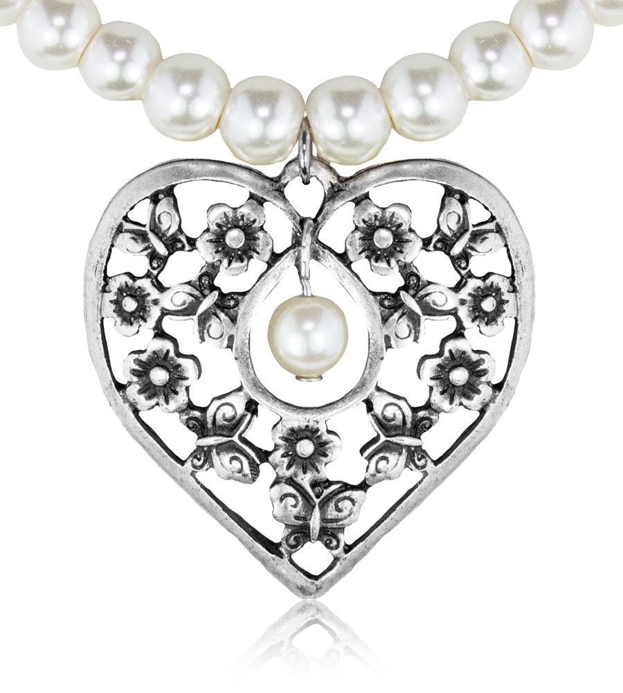 luisia-perlen-collier-sue-mit-herz-anh-nger-cremewei-altsilber image 1