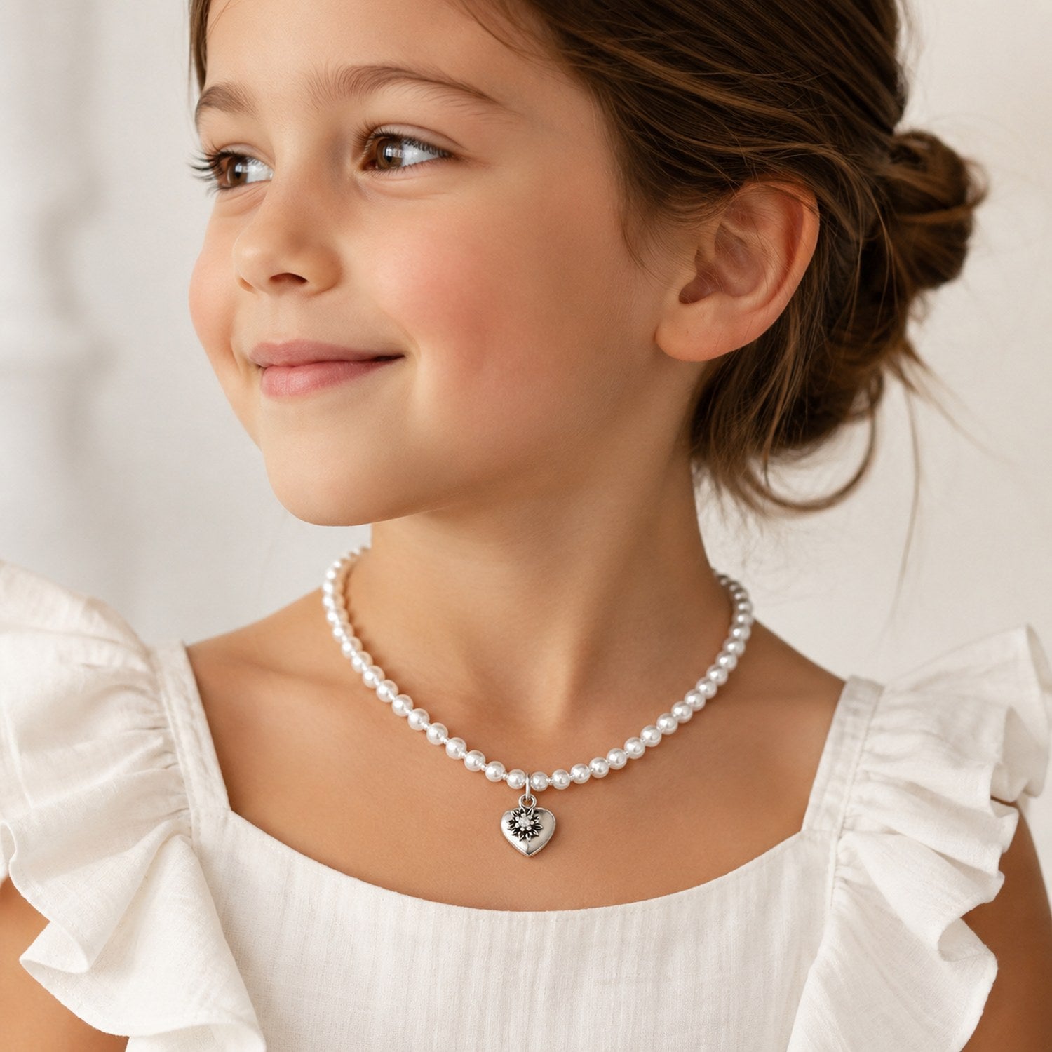 trachtenland-luisia-kinder-perlenkette-luna-mit-swarovski-wei image 2