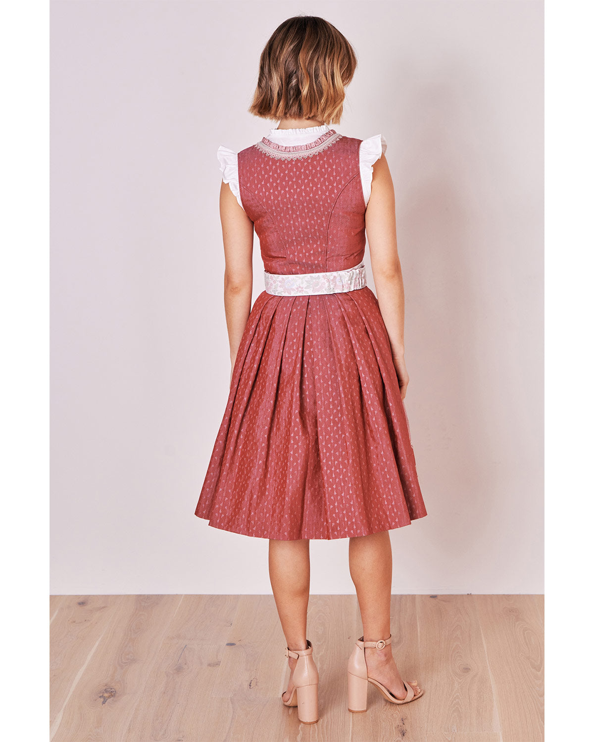 kr-ger-madl-dirndl-roxanne-417567-rose-60cm-herzausschnitt image 2