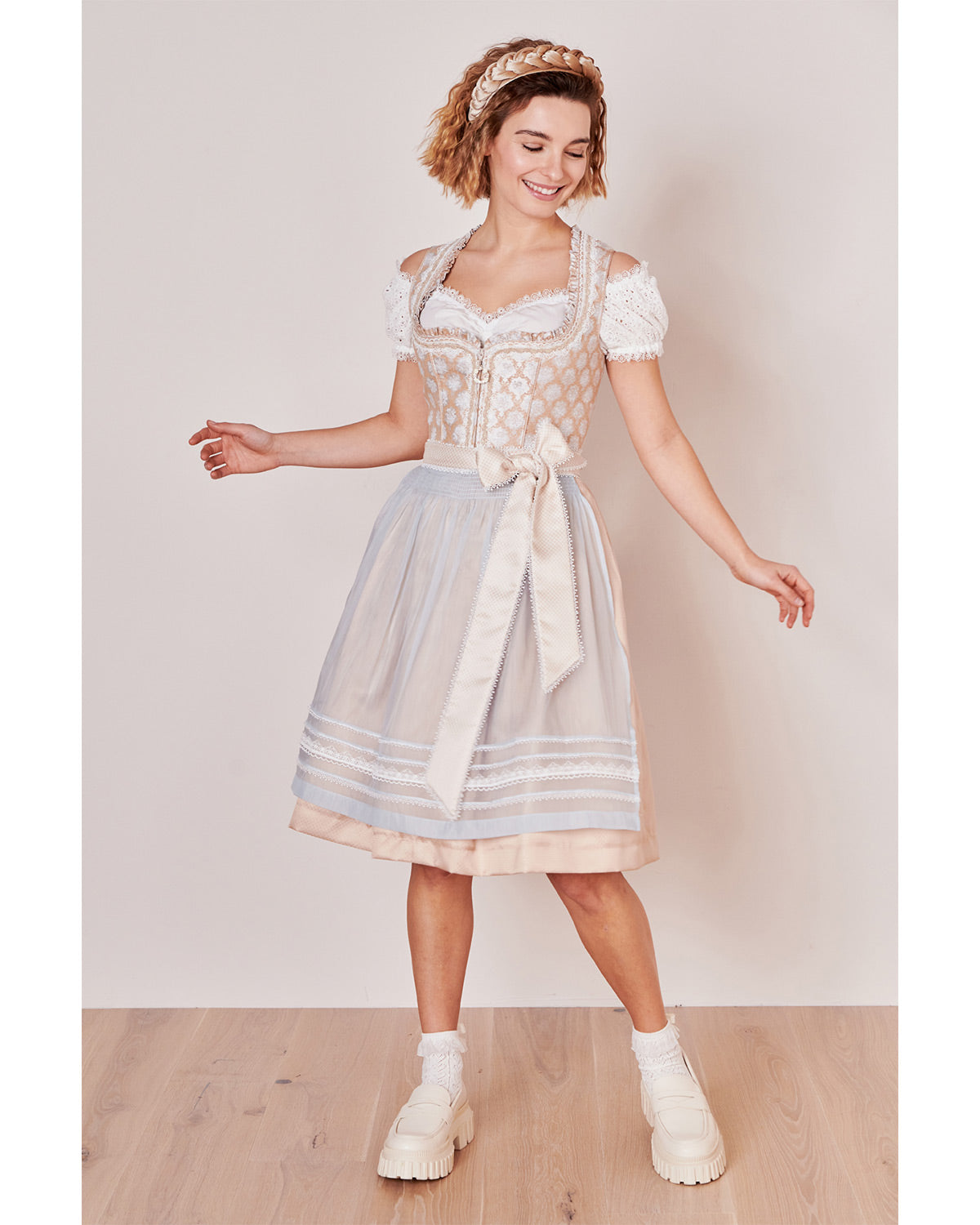 kr-ger-madl-dirndl-seraphina-415267-natur-hellblau-60cm image 8