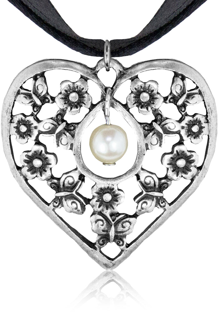 luisia-satin-collier-sue-mit-herz-anh-nger-schwarz image 1