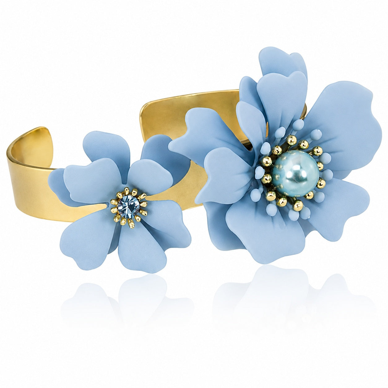 luisia-armreif-nelia-blumen-hellblau-16-karat-vergoldet image 1