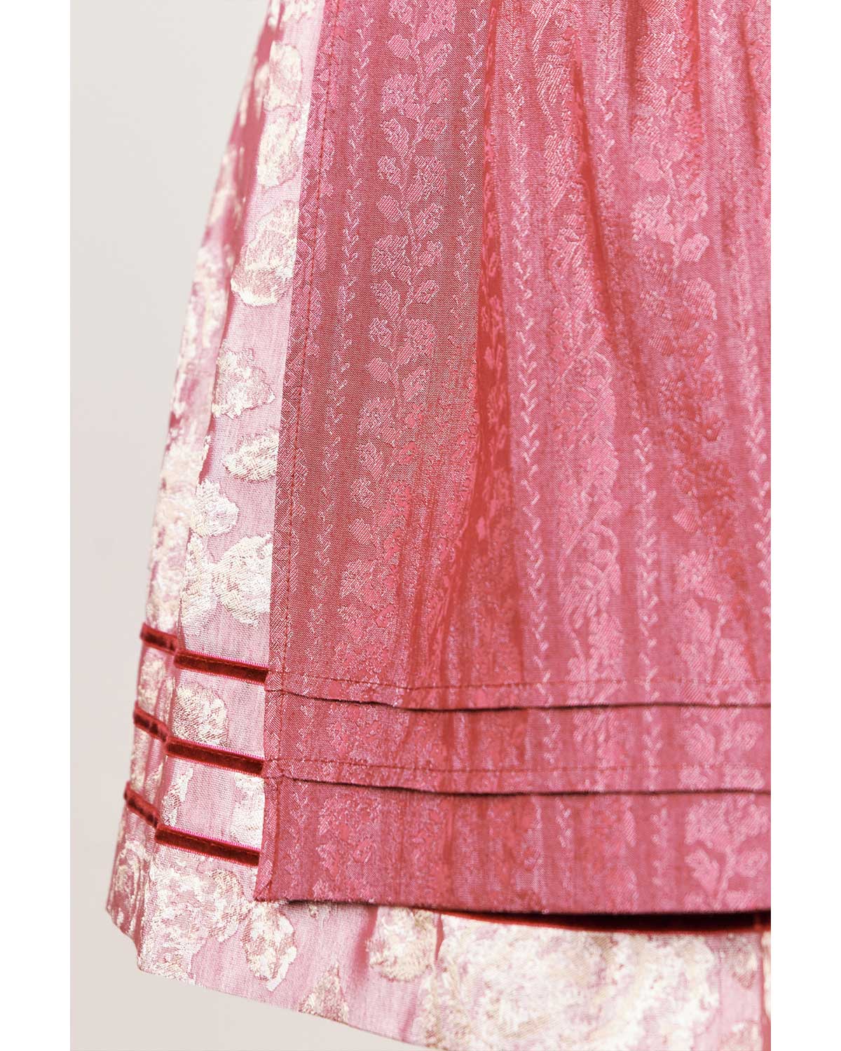 trachtenland-kr-ger-collection-dirndl-clara-112866-beere-70cm image 5
