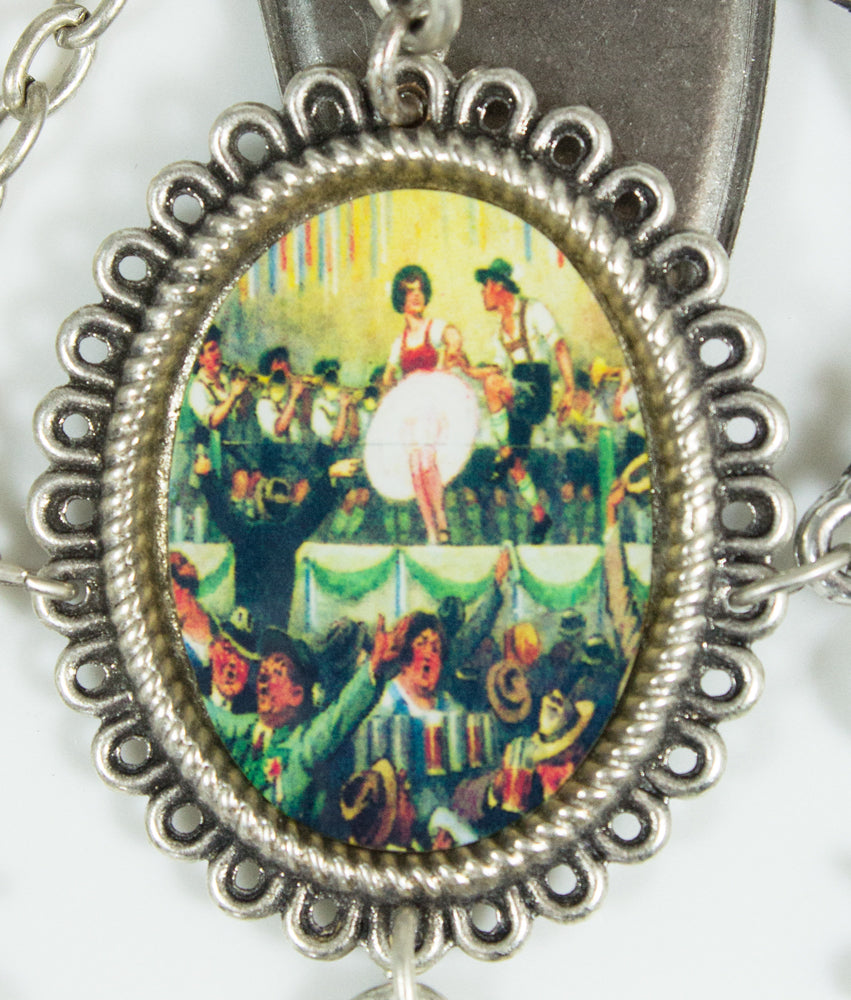 trachtenland-schieber-f-r-dirndlsch-rze-brezel-mit-medaillon image 3