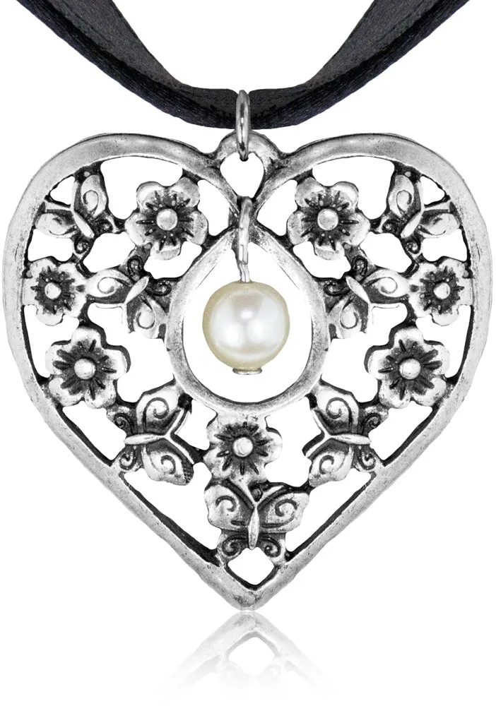 luisia-satin-collier-sue-mit-herz-anh-nger-schwarz image 1