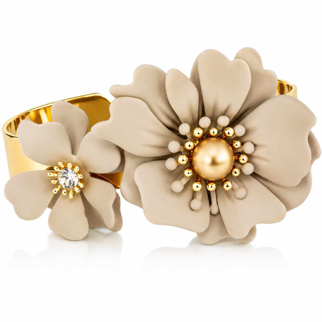 luisia-armreif-armspange-nelia-mit-blumen-16-karat-vergoldet-sand image 3