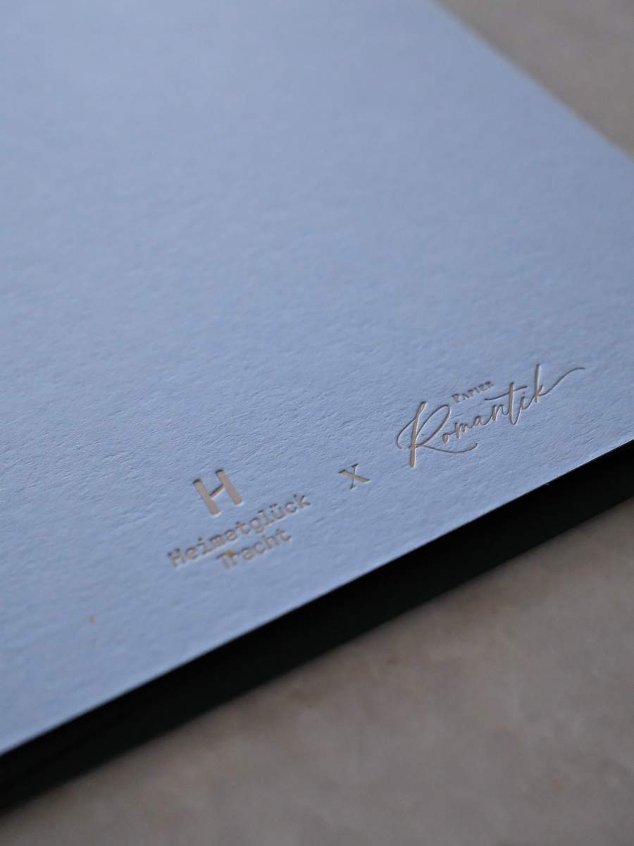 heimatgl-ck-from-munich-with-love-postkarte-hellblau-mit-goldpr-gung image 3